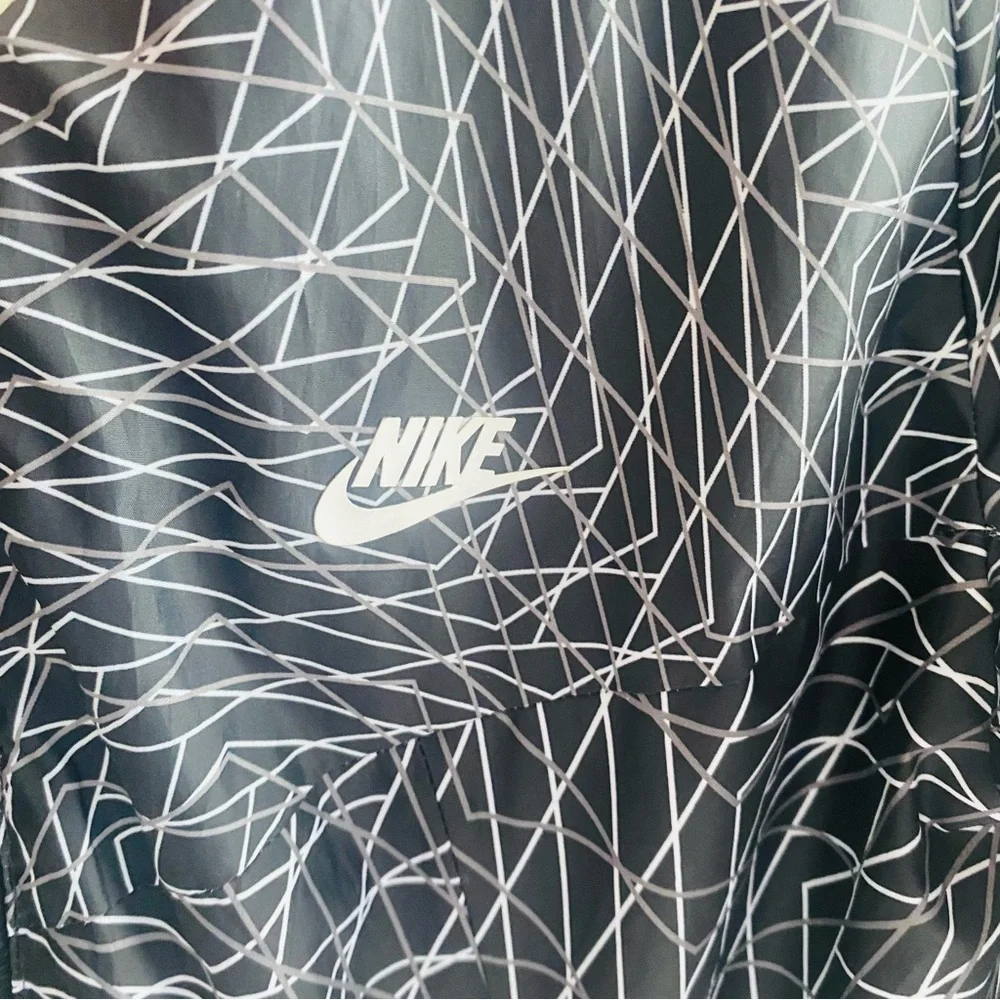 Nike RU Grid Print WindRunner Women's Jacket EUC Size XS - Picture 8 of 13